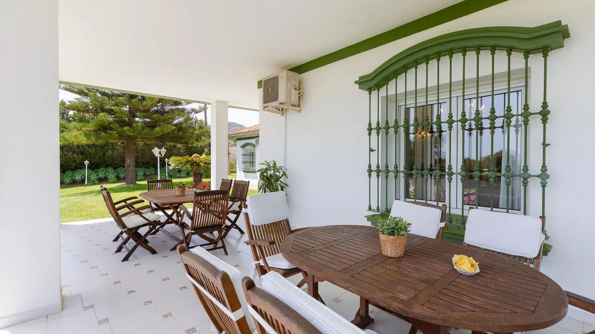 Villa Galemar Pool & Gardens 托雷莫利诺斯