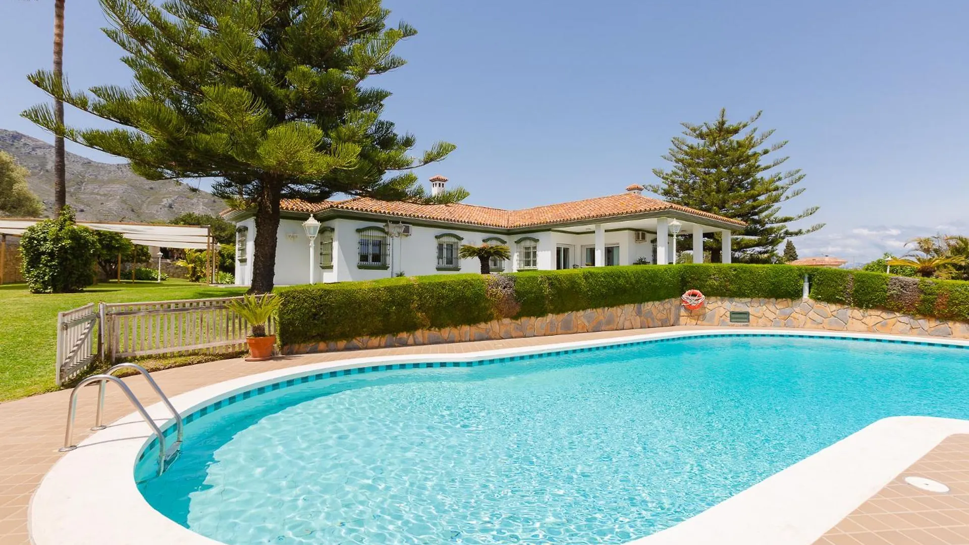 טורמולינוס Villa Galemar Pool & Gardens