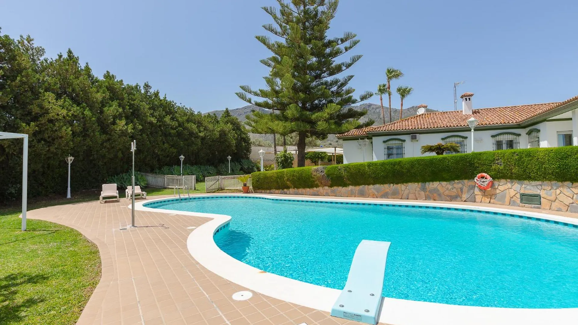 טורמולינוס Villa Galemar Pool & Gardens