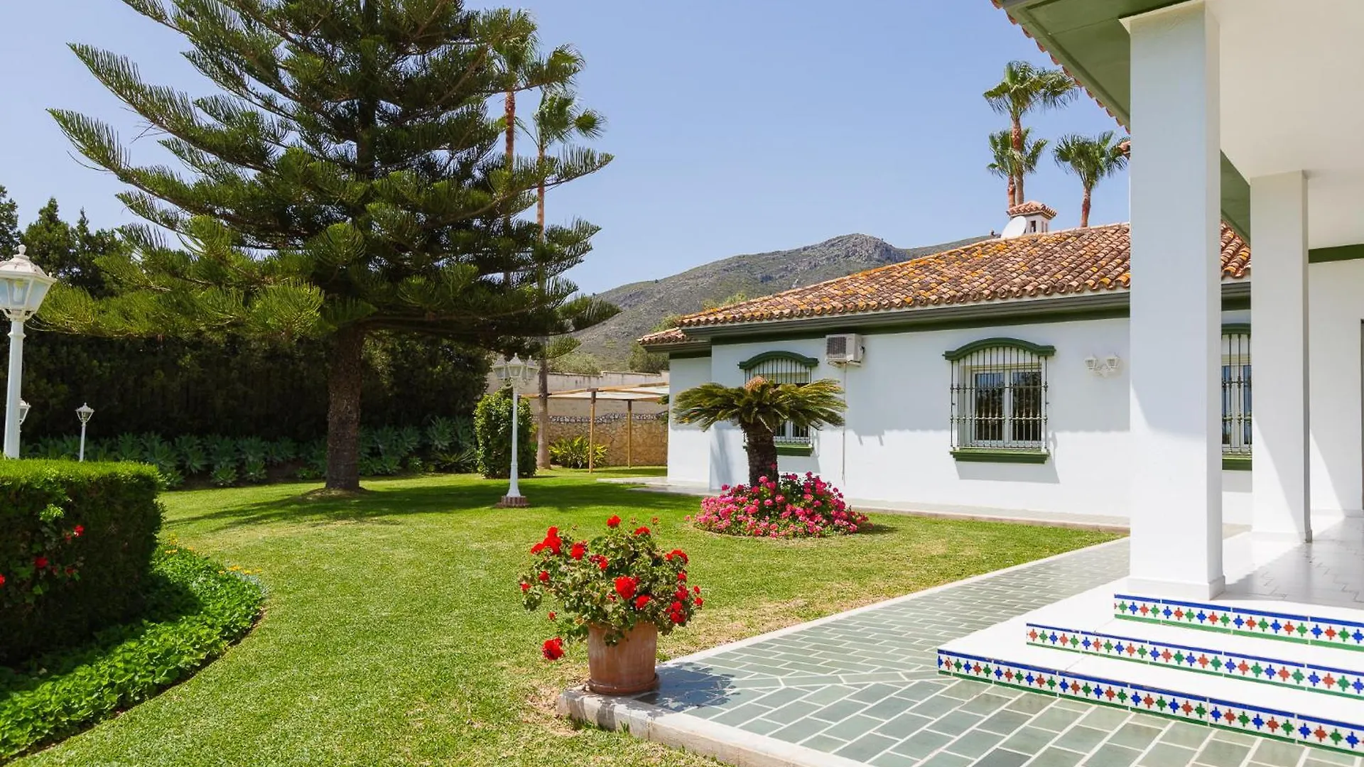 טורמולינוס Villa Galemar Pool & Gardens